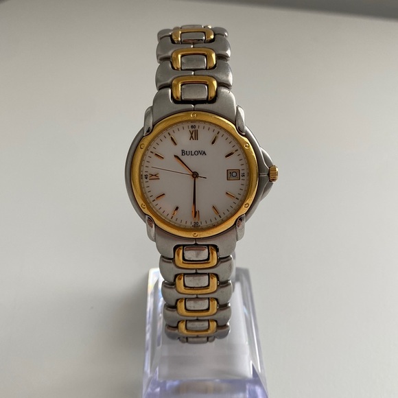 Vintage Bulova Mechanical Wind Up - Picture 3 of 8